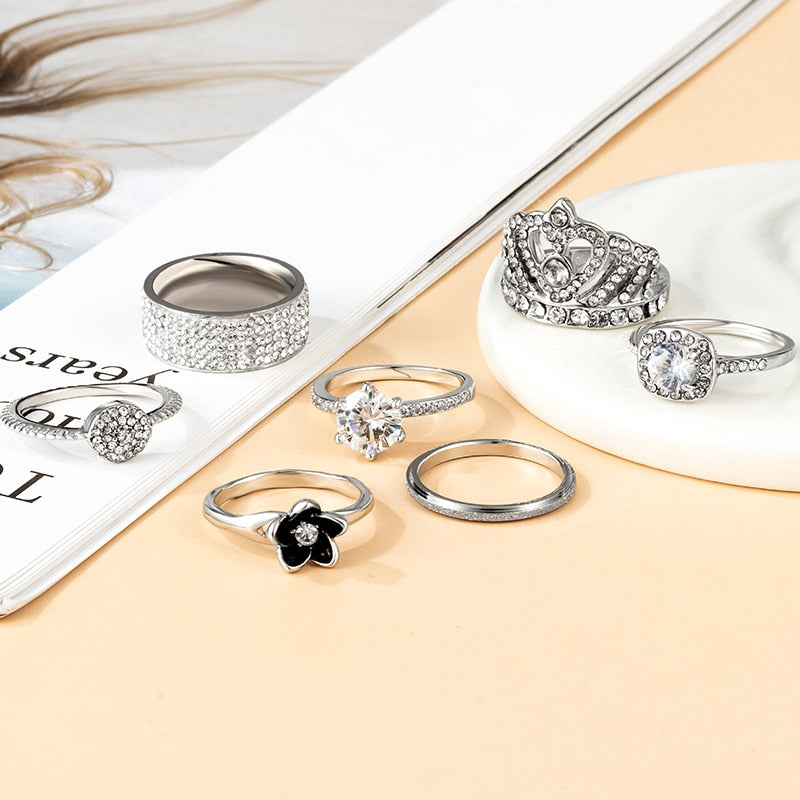 Vintage Fashion Rings for Women Crystal Design Rings AAA White Zircon Cubic Punk Rings Silver Color 2021 Trend Weddings Jewelry