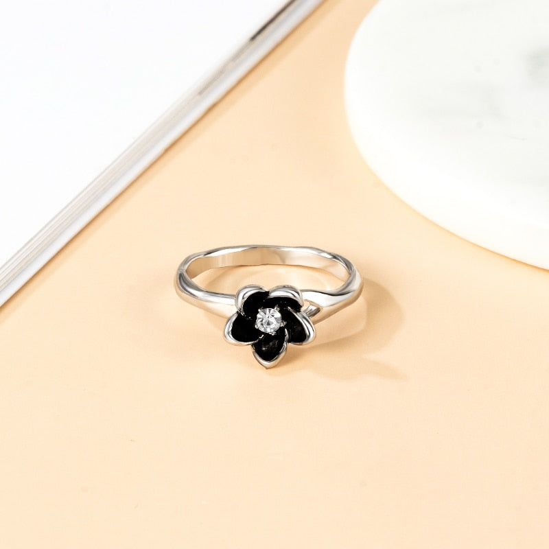 Vintage Fashion Rings for Women Crystal Design Rings AAA White Zircon Cubic Punk Rings Silver Color 2021 Trend Weddings Jewelry