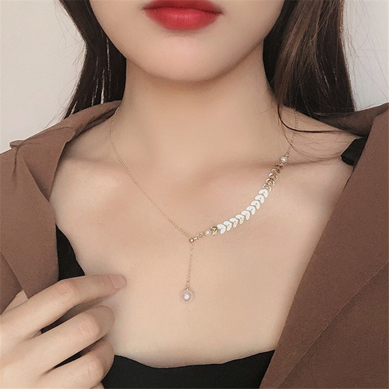 2020 women geometry necklace, pearl asymmetry of fashionable, metal, aureate bowknot, collarbone chain necklace fashion