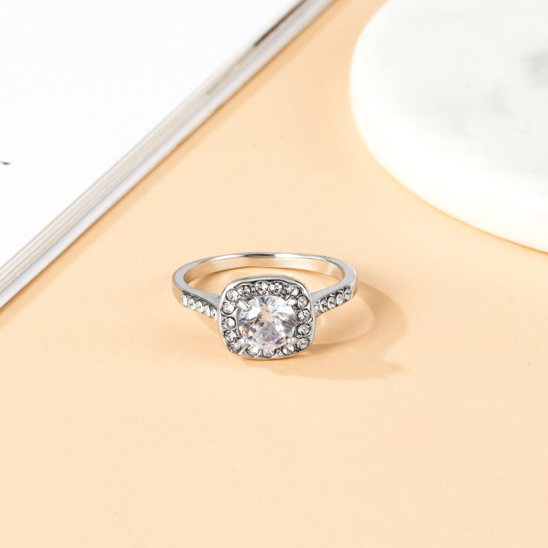 Vintage Fashion Rings for Women Crystal Design Rings AAA White Zircon Cubic Punk Rings Silver Color 2021 Trend Weddings Jewelry
