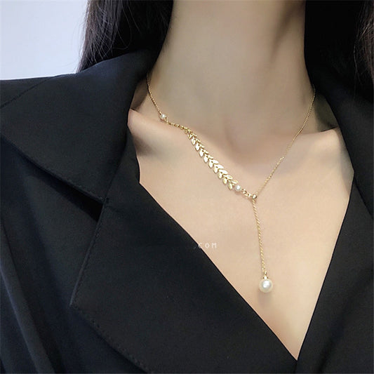 2020 women geometry necklace, pearl asymmetry of fashionable, metal, aureate bowknot, collarbone chain necklace fashion